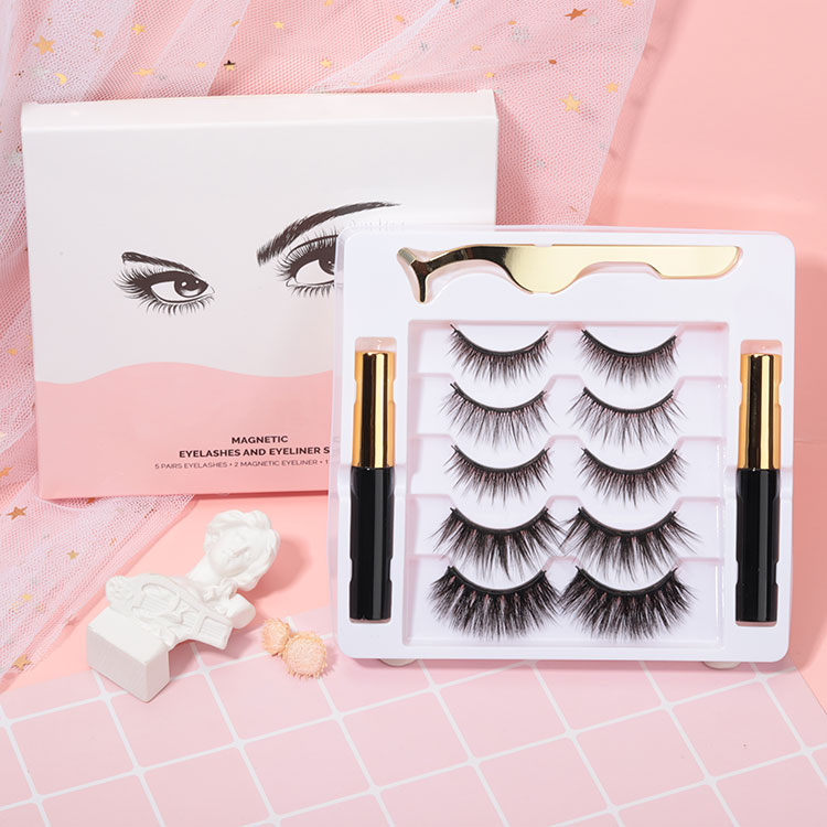 Kas daro „3D Mink Strip Lashes“ „Ultimate Beauty“ atnaujinimą?